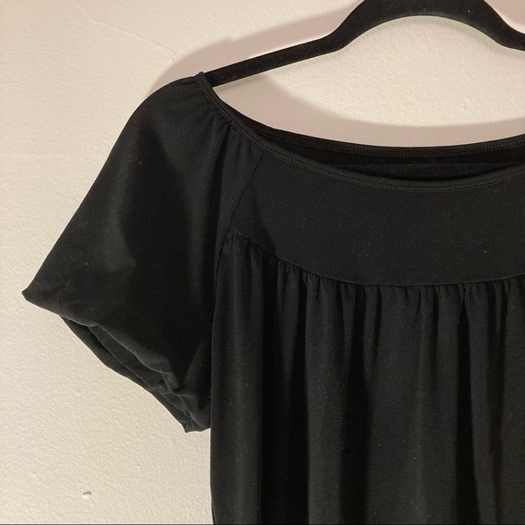 FREE IF BUNDLED Black Top Short Sleeve Scoopneck Pleated Blouse Medium EUC - Picture 3 of 9